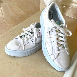White Adidas sleek platform women’s sneakers 7.5
